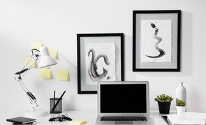 decoração para escritório com quadros abstratos